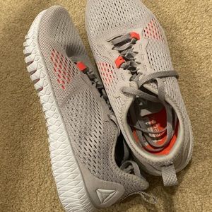 Reebok 8.5 like new sneakers